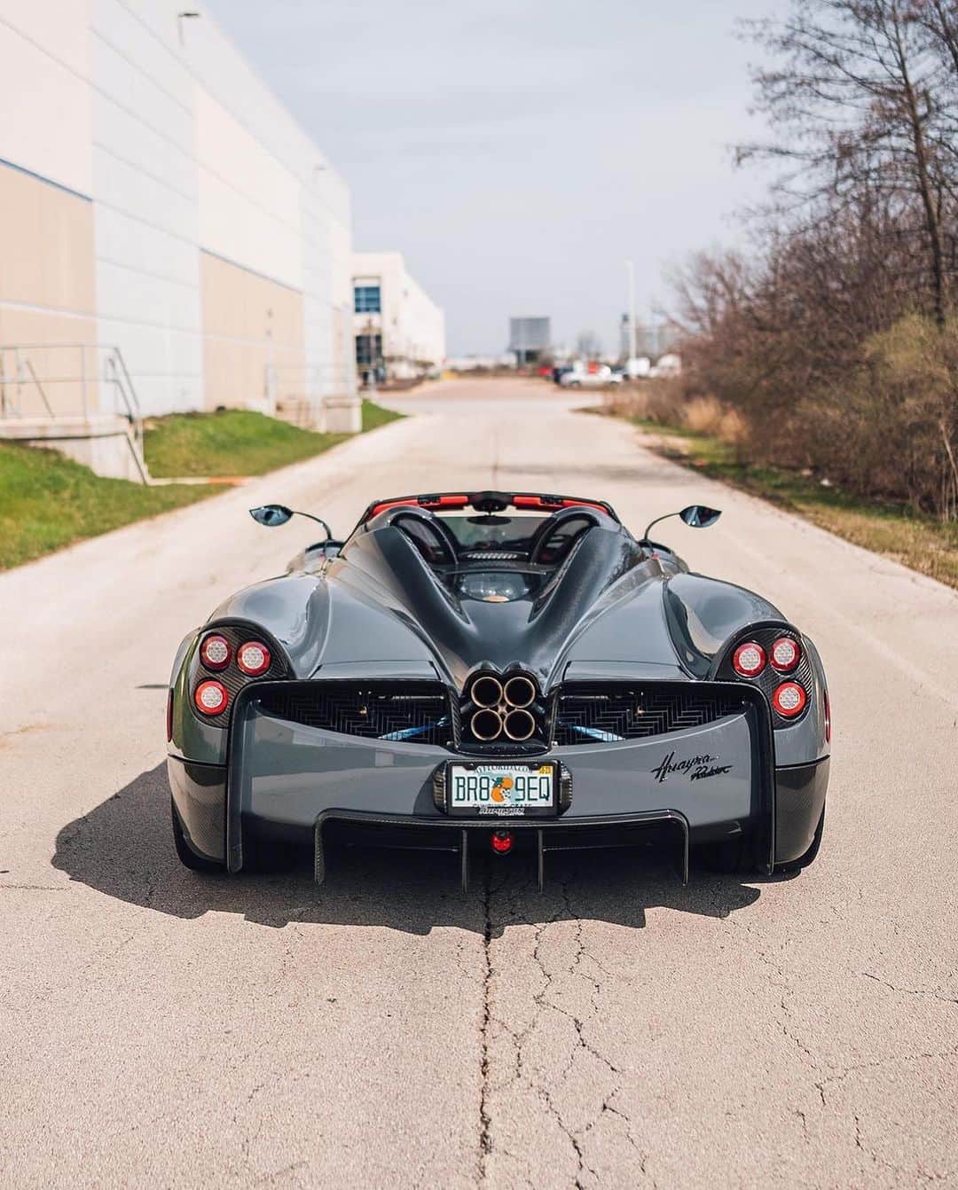 CarsWithoutLimitsさんのインスタグラム写真 - (CarsWithoutLimitsInstagram)「Grigio Telesto Huayra Roadster  🚗/ 📸 @the.hamilton.collection   #carswithoutlimits #pagani #huayra #paganihuayra #huayraroadster #paganihuayraroadster」7月22日 1時10分 - carswithoutlimits
