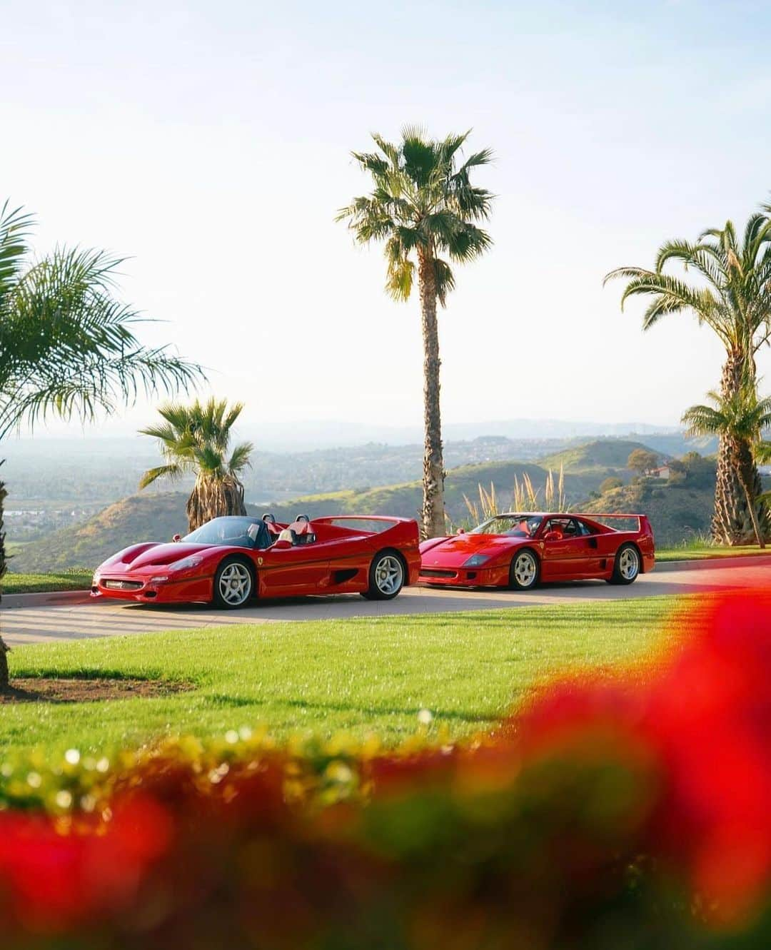 Ferrari USAさんのインスタグラム写真 - (Ferrari USAInstagram)「Two Ferrari icons for an iconic day. Happy #FerrariFriday!⁣ ⁣ #FerrariF40 #FerrariF50 #Ferrari⁣ ⁣ 📷: @jordanhexem」7月22日 1時10分 - ferrariusa