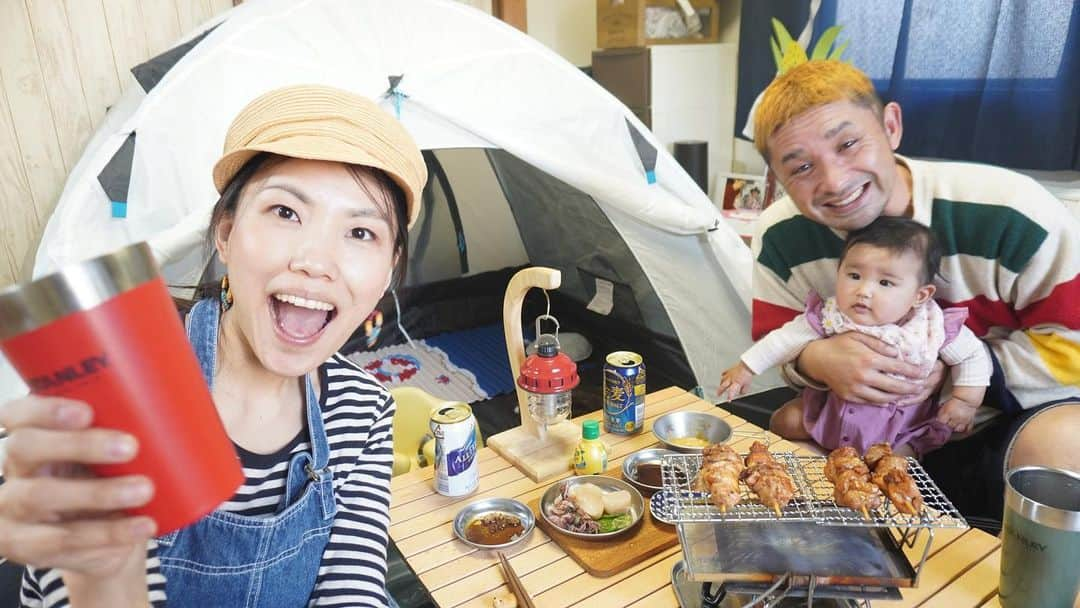 グッピーこずえさんのインスタグラム写真 - (グッピーこずえInstagram)「長女の時のお家キャンプ⛺️又やりたいなぁ🥰 以外とワクワクするんよな、お家キャンプって🏕 ちょこんと座ってるんめっちゃ可愛いな〜🥰 焼鳥焼いたりメスティンカルボナーラ作ったりしたなぁ😆 今度やる時はこの白いテントでキャンプシアターやりたい😆 それにしてもちょこんと座ってめっちゃ可愛いなぁ…。 この時の動画YouTubeにあるので良かったら暇つぶしに見てください。管理人のオッサンのシーンがオススメ😆 #お家キャンプ　 #部屋キャン #ベビキャン #子連れキャンプ #ママキャンパー　 #ママキャンパーと繋がりたい  #ママキャンパー芸人」6月28日 10時16分 - gupikozu