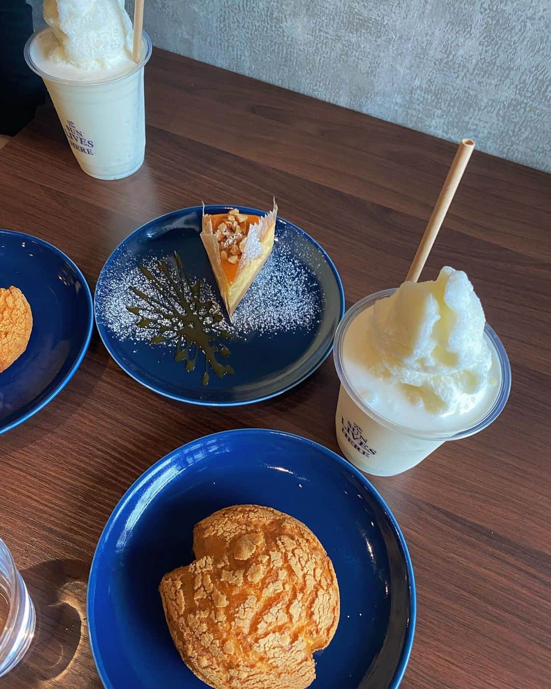 Fushimi natsukiのインスタグラム：「🍦🐮🥛🧁🍨🍧  さいこうに美味しくて、大好きな場所♡  今年はたくさんカフェ散策しよーーっと🫶🏻💕  #三軒茶屋 #三茶カフェ #三茶グルメ #東京グルメ #東京カフェ #tokyo#japan #東京　#東京観光 #日本#カフェ#カフェ巡り #アイス#ソフトクリーム #スイーツ#スイーツ巡り」