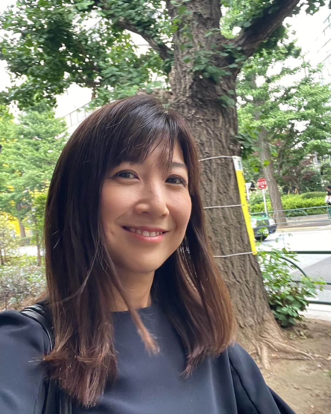 根本美緒さんのインスタグラム写真 - (根本美緒Instagram)「新日本建物の株主総会へ向かってます。なんか緊張…で、昨日はリハーサルで千駄ヶ谷へ。緑が多くてこの辺は歩きやすいですの図。  さて、今日は各地不安定で突然の⛈️に⚠️ 既に西日本日本海側は激しく降っているところもありますのでお気をつけて。 関東でも一部湧いてます⛈️夜にかけていつどこで降ってもおかしくないので🌂を念の為。ただ場所に偏りがあるので、レーダーなどでご自身のエリアをチェックしてお買い物幼稚園お迎えなど行って頂けるといいかと思います。短時間であれば自転車使えないことはないです。 札幌29℃ 東京大阪鹿児島青森31℃ 名古屋仙台30℃ 那覇32℃  北日本や日本海側も相変わらず気温高く 今日はかなり湿った空気も入っており 熱中症危険の条件が揃ってます。 くれぐれも水分補給をお忘れなく☆  #天気予報 #気象予報士 #ネモ天 #新日本建物 #社外取締役 #株主総会」6月28日 9時13分 - nemotomio.official