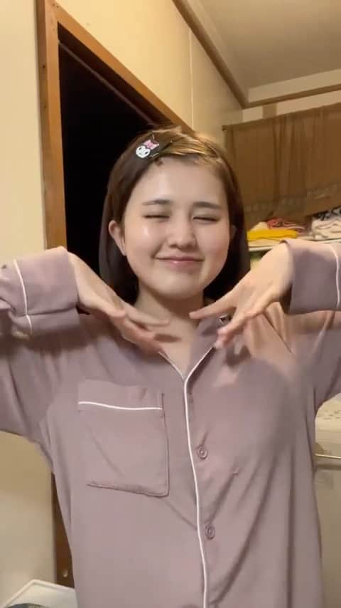 池田レイラのインスタグラム：「【後編】プレゼントでいただいたパックをしている私を観てください!!!!!👊」