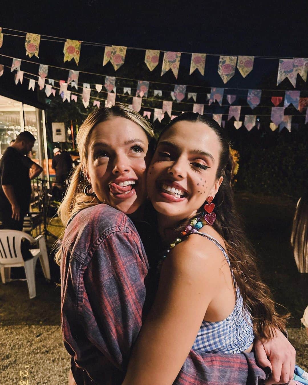 アガサ・モレイラのインスタグラム：「que junho não acabe por favor, ainda não comi canjica pelo ano todo.  me chamem para mais festas juninas :)」