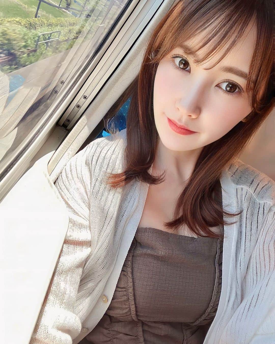 璃子のインスタグラム：「おはよ〜☀️ 今日も一日頑張ろう💐」