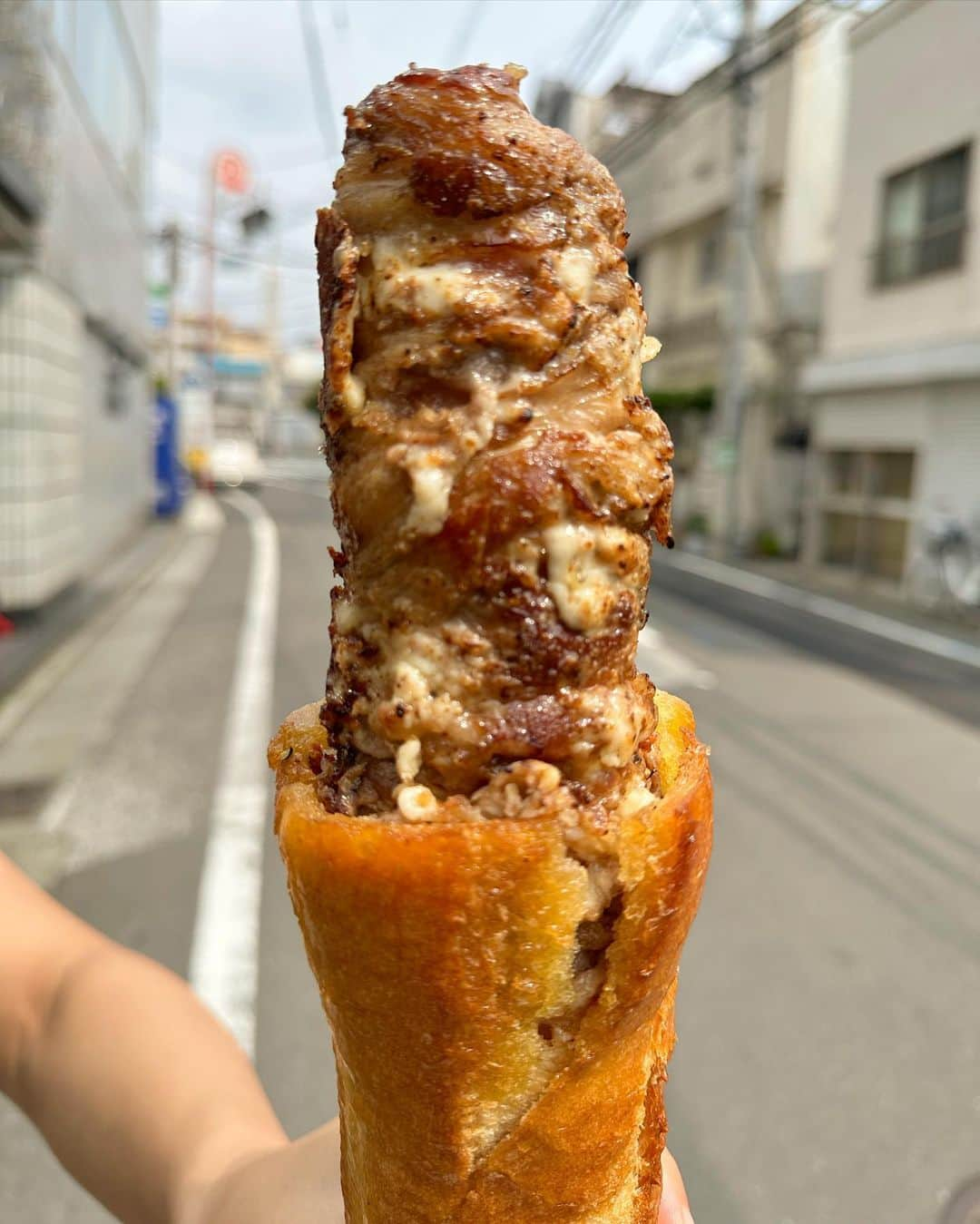 Coffee & Toast Tokyoさんのインスタグラム写真 - (Coffee & Toast TokyoInstagram)「"がぶり" 肉い棒‼︎ ❤️❤️❤️❤️❤️❤️❤️❤️❤️  “You don’t need a silver fork to eat good food.”  カリッと焼いたパンに牛肉を巻いたソーセージ‼︎  がぶっとがぶりつきで、 たまらんです😋😋😋  6月29日(木)は、 店休となります。  “Have a great day!!”  . . . . . #がぶり肉い棒 #肉  #beef  #beefcake  #bread  #breadporn  #肉スタグラム   #三軒茶屋ランチ  #世田谷線カフェ  #パンスタグラム  #東京カフェ  #三軒茶屋カフェ #三軒茶屋  #パン #三茶カフェ  #三茶 #田園都市線カフェ #コーヒーアンドトースト  #coffeeandtoast #foodie #foodielife #肉巻き  #meatlover」6月28日 9時45分 - coffeetoast2