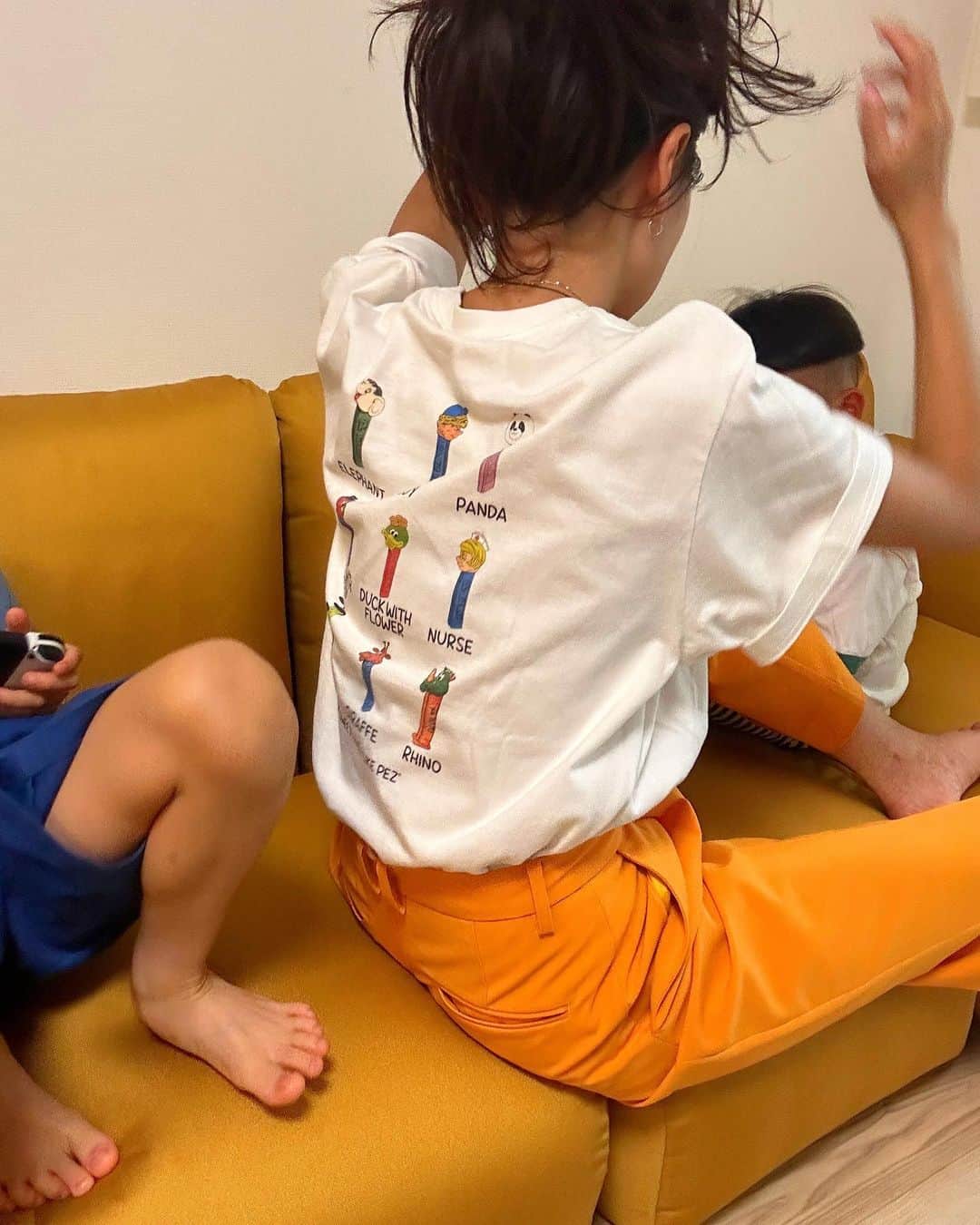 ungrid_yurieさんのインスタグラム写真 - (ungrid_yurieInstagram)「私服🧃 🍊 Tシャツ #freaksstore  パンツ #searoomlynn  🦖 ワンショル #papier トップス #prankproject  パンツ #glassysea  ＋次男がかぶせてくれたヘルメット🪖 安全第一⚠️  #知久カジ#おうち服#カラーファッション」6月28日 10時00分 - chiku_y34