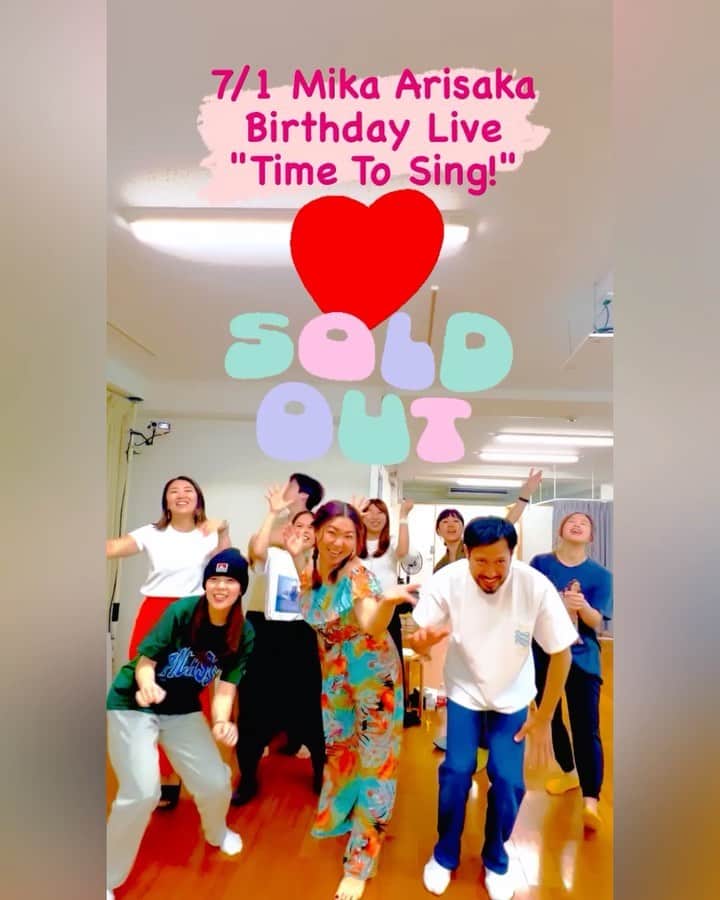 有坂美香のインスタグラム：「【Thank You SOLD OUT🎉】 最高のお誕生日プレゼントです🎁　 動画で　思い切り　 わん、つー、せーの！ってゆーてますが おかげさまで　 7/1 Mika Arisaka Birthday Live "Time To Sing!"  SOLD OUT 致しましたー❤️  本当に嬉しいー♫ 完全に熱い夜になります🔥 そしてなんと急遽 極楽ファミリア、最近ではDaichi Yamamoto さんのツアーでご一緒してる Soul Vocalist @bobbybellwood もお祝いに駆けつけてくれます♫  こんな楽しみが実現できるなんて‼️  素晴らしいミュージシャンと 素敵な歌仲間、スタッフの皆さんと 一緒に時間を過ごしてくださる お客様のおかげです！ 感謝感謝感謝です🙏 当日は宜しくお願いします🙏  Groove Masters @shingosato33 @gen_ogimi_official @pow_bass @kosugacro @zhenzhongyasu  @ryuya_drummer   Singers & Dancers @naokooguchi @donadona1007 @nekogamisummer @miku_tabaty @takedatoshiki @minomushi385 @go_yamashiro @i_am_takas @sh.iori52   当日来られなくなってしまった方はJZ Bratまでお知らせください🙏 キャンセル待ちの方に連絡が行くシステムになっています🙏  さて♫  開けて6/28 本日は 朝からライブのリハーサル、 そして　夜はサックス元晴🎷さんの 50歳生誕祭と20周年記念ライブに Cro magnonとお祝い出演させていただきます♫ 楽しみです♫  YouTubeも是非登録お願いします❤️  https://youtube.com/@mikaarisaka628  #有坂美香 #有坂美香andthesunshowers  #バースデーライブ」