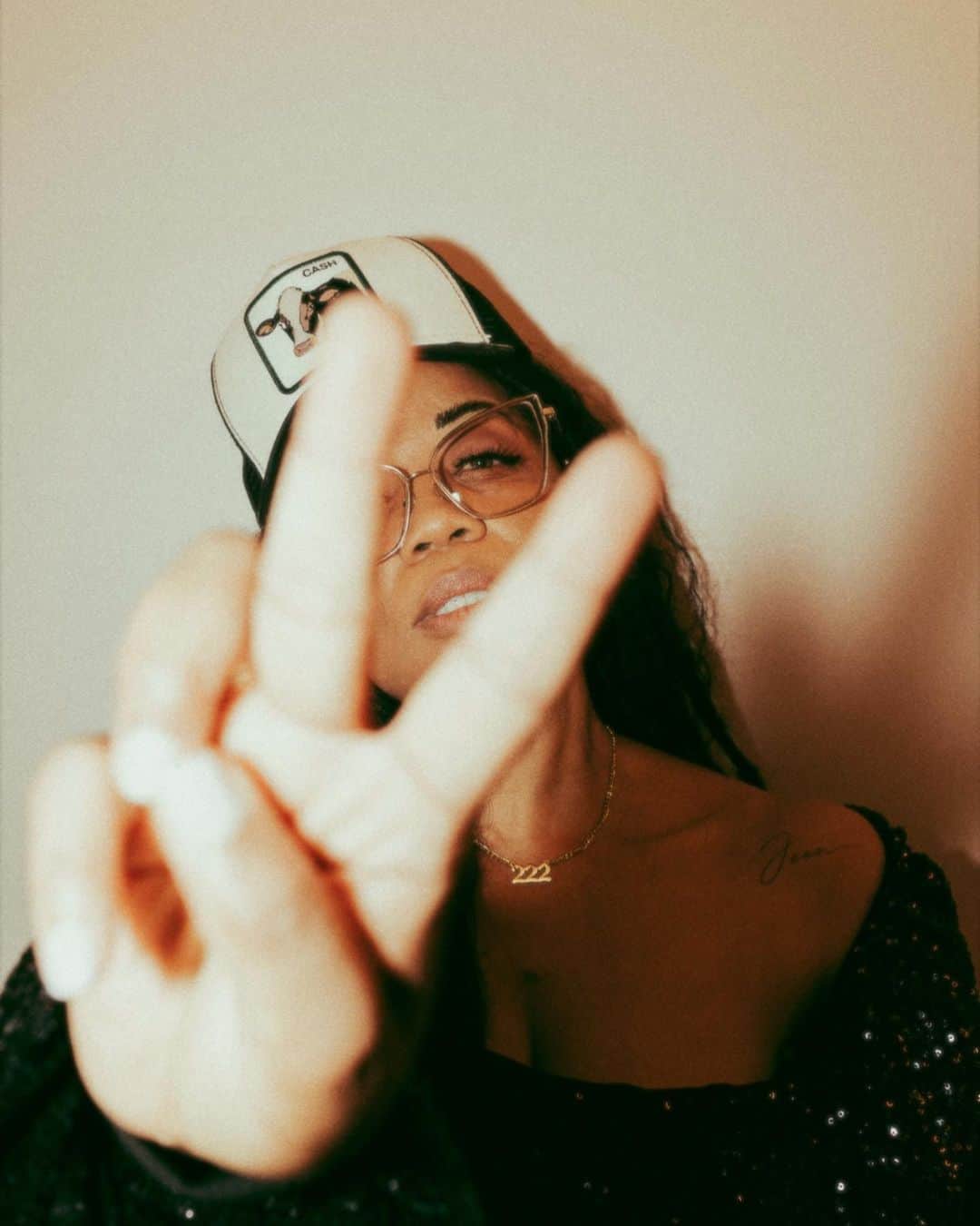 カミラ・マーシャルのインスタグラム：「TUESDAY AM THOUGHTS…  1. & 2. COFFEE I’ve missed my TUESDAY AM thoughts… 4. I am officially a SENIOR in College 5. Someone do my HOMEWORK  6. I need NEW workout sneaks 7. What do most people get at CHIPOTLE? 8. I LAUGHED a LOT with friends on FRIDAY, I laughed even MORE on SATURDAY  9. I can’t STOP listenin’ to the same TWO SONGS. I don’t want to. I’m not going to.  10. Tomorrow is Staci’s BIRTHDAY  11. INVISALIGN is NOT of the Lord • • • 📸 @hunterbmedia」