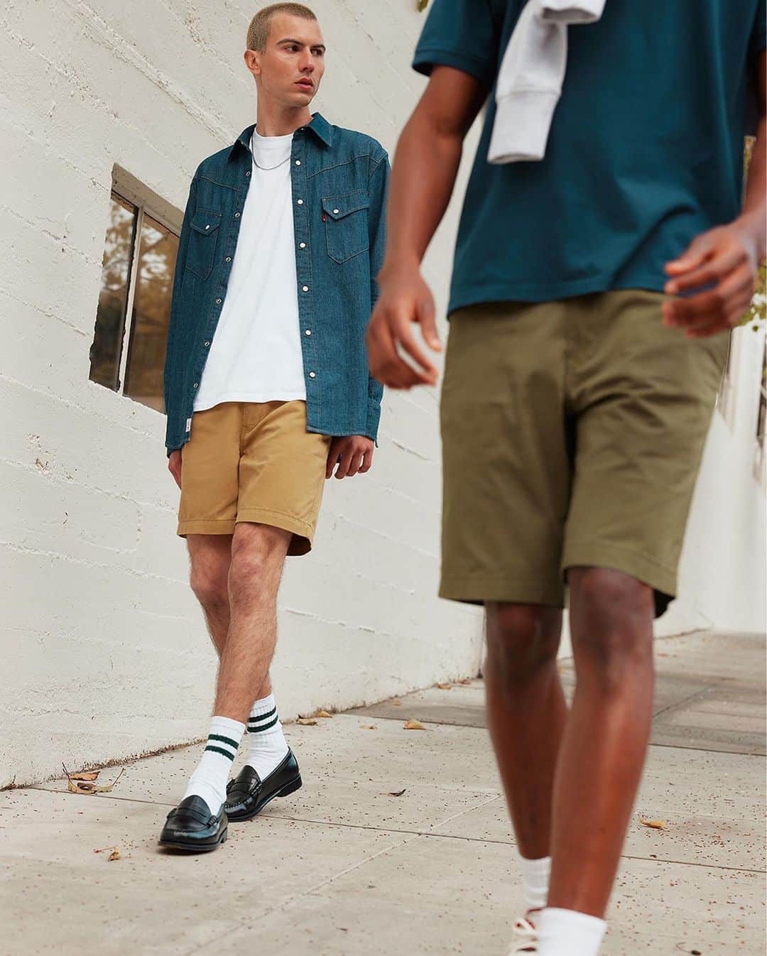 Levi’sさんのインスタグラム写真 - (Levi’sInstagram)「Levi’s® XX Chino Shorts—now in even more lengths, fits and colors. With their no-fuss feel, ultra-clean look and endless styling potential, they’re khaki shorts for people who don’t do khaki shorts.  Shop now via link in bio and stories.」6月28日 1時52分 - levis