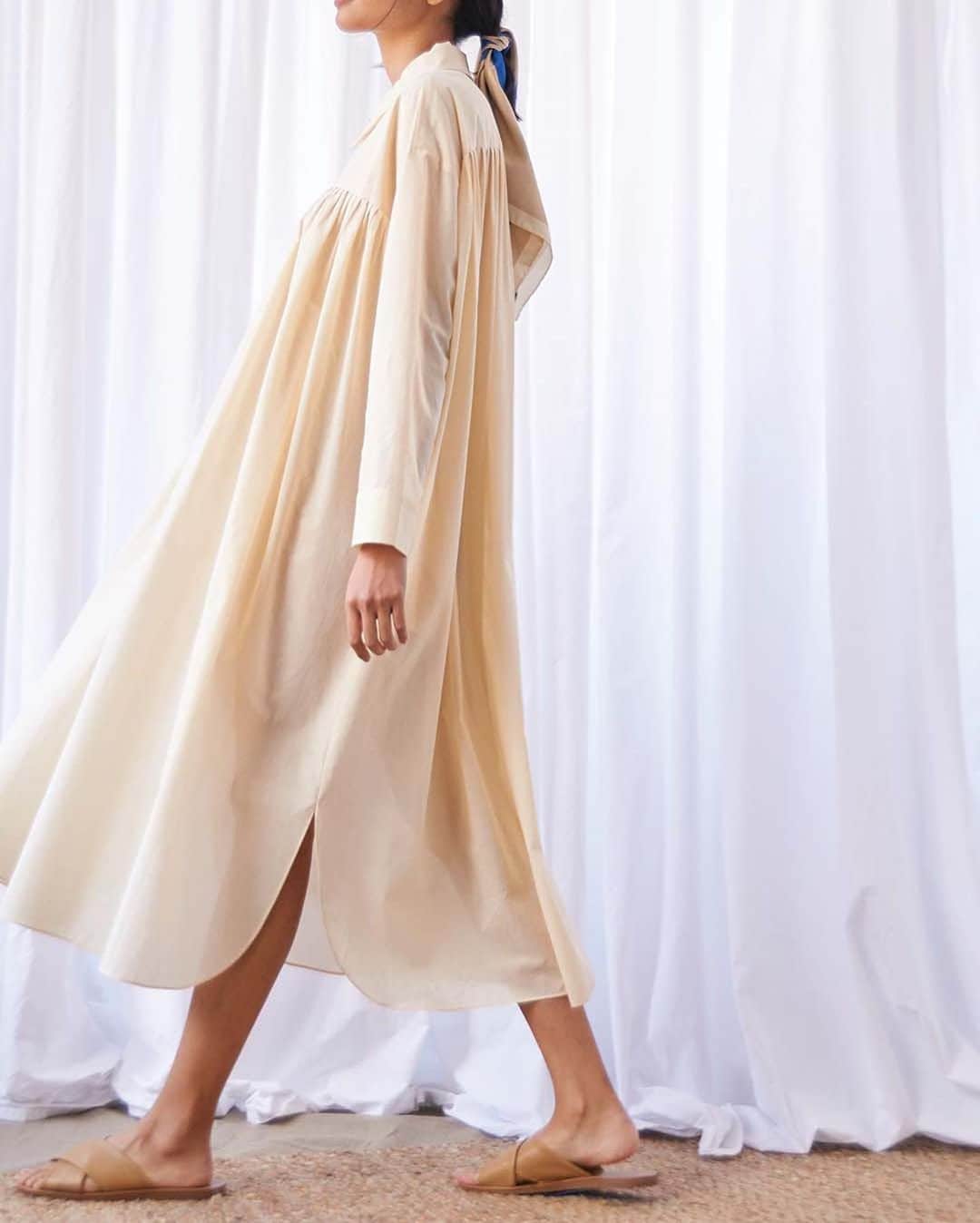 デミリーのインスタグラム：「The gentle, airy sway of cotton voile, perfect for summer days.」