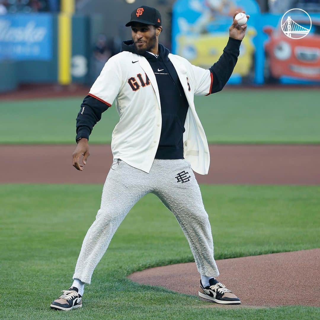 ゴールデンステート・ウォリアーズのインスタグラム：「Gary had a ball ⚾️ with the @sfgiants   #BayAreaUnite」