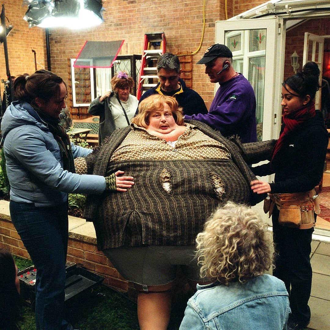 ハリー・ポッターさんのインスタグラム写真 - (ハリー・ポッターInstagram)「behind the scenes, the crew helps pam ferris prepare for her scene-stealing appearance in prisoner of azkaban. did you know that 38 tweed suits in a variety of shapes and sizes were made to help with aunt marge's practical effects?」6月28日 2時02分 - harrypotter