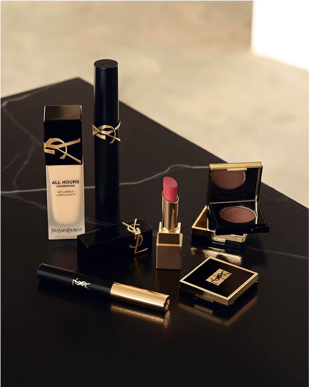 Yves Saint Laurent Beautyさんのインスタグラム写真 - (Yves Saint Laurent BeautyInstagram)「Et voilà.  The ultimate beauty tools handpicked by @TomPecheux to create a nude interpretation of the YSL Beauty signature 90’s smokey.   GET THE LOOK:  ALL HOURS FOUNDATION N°LN3 ALL HOURS SETTING POWDER UNIVERSAL COUTURE BLUSH N°6 ROSE SAHARIENNE LASH CLASH MASCARA N°1 BLACK SATIN CRUSH N°2 EXCESSIVE BROWN SEQUIN CRUSH N°1 LEGENDARY GOLD COUTURE LIQUID EYELINER ROUGE PUR COUTURE THE BOLD N°12 NU INCONGRU  #YSLBeauty #DropTheLook #TomPecheux #LoliBahia」6月28日 2時04分 - yslbeauty