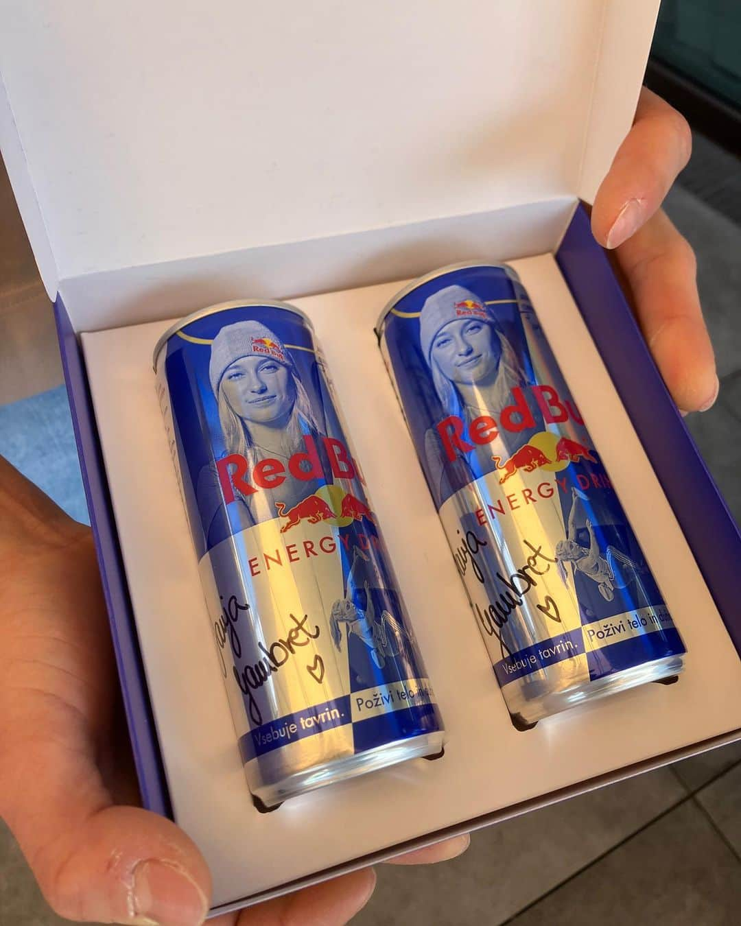 ヤンヤ・ガンブレットさんのインスタグラム写真 - (ヤンヤ・ガンブレットInstagram)「✨ 500k GIVEAWAY ✨  As an appreciation of your support, it’s my pleasure to give away my last remaining 2 x 2 Red Bull Hero’s cans!!  To take part in the raffle…  1.) follow @redbullsi and @janja_garnbret  2.) tag in the comments whom you would like to share the can with  BEST OF LUCK! 🍀  This promotion is not affiliated with Instagram and in no way sponsored, endorsed or organized by Instagram. The competition ends on 1st of July 2023 at 11:59 pm. The two winners will be determined by lottery and notified via DM. Legal recourse, transfer or cash redemption are excluded.」6月28日 2時15分 - janja_garnbret