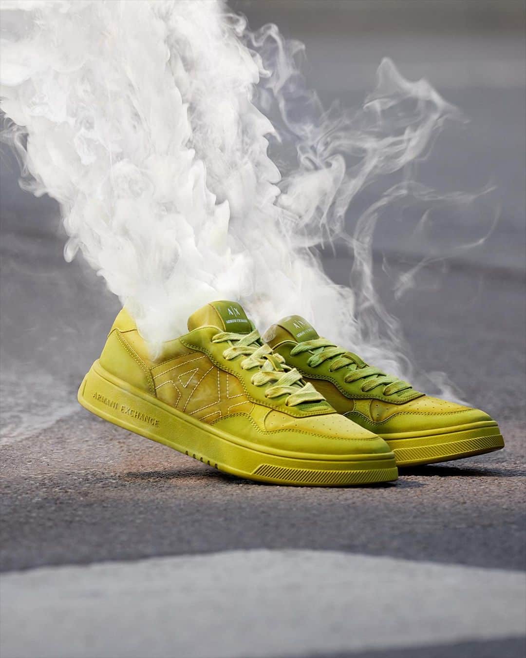 ジョルジオアルマーニのインスタグラム：「Every season is sneaker season  Photo @dawlissh」