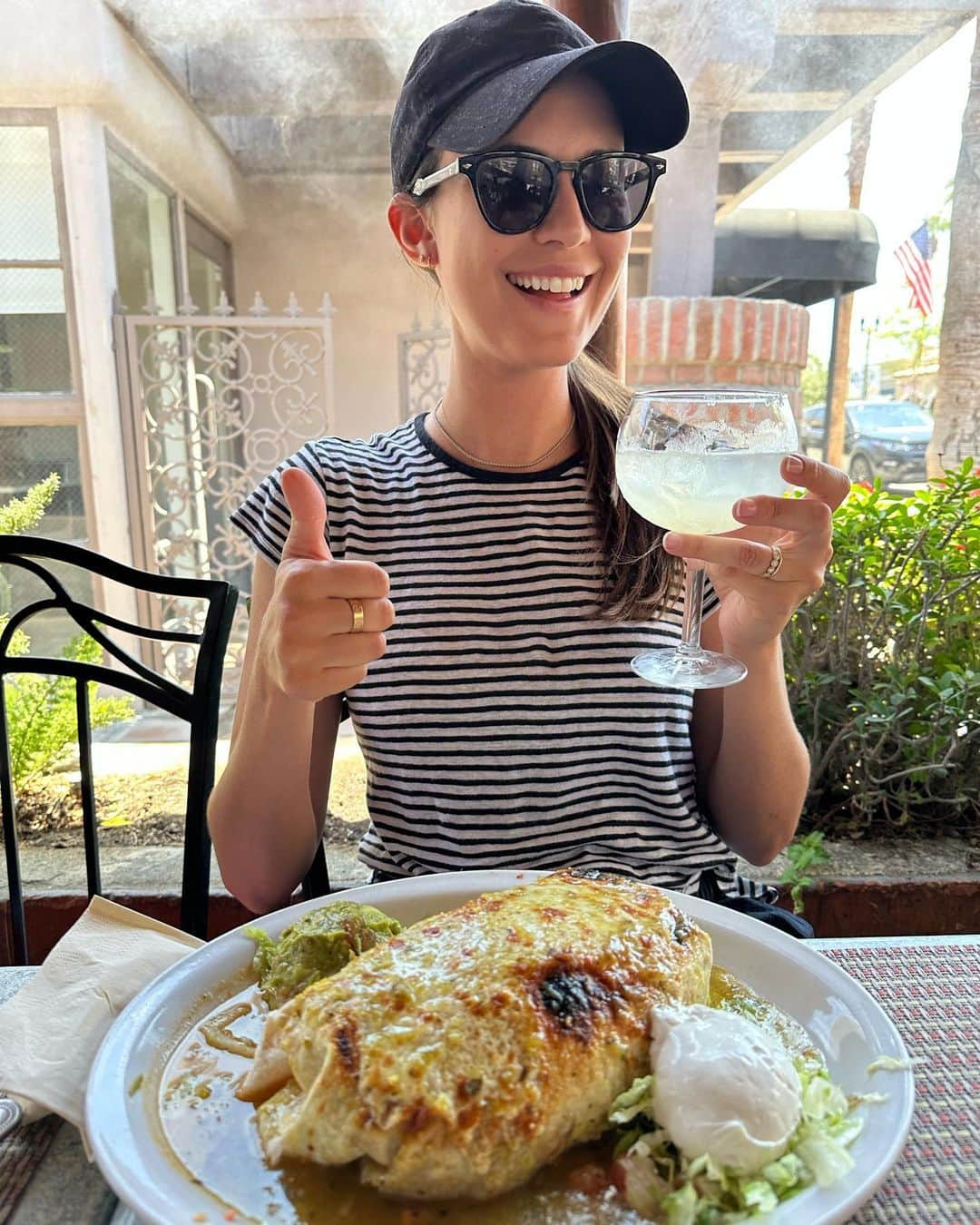 オデット・アナブルのインスタグラム：「The burritos are bigger in California 🌯 #dietstartstomorrow」