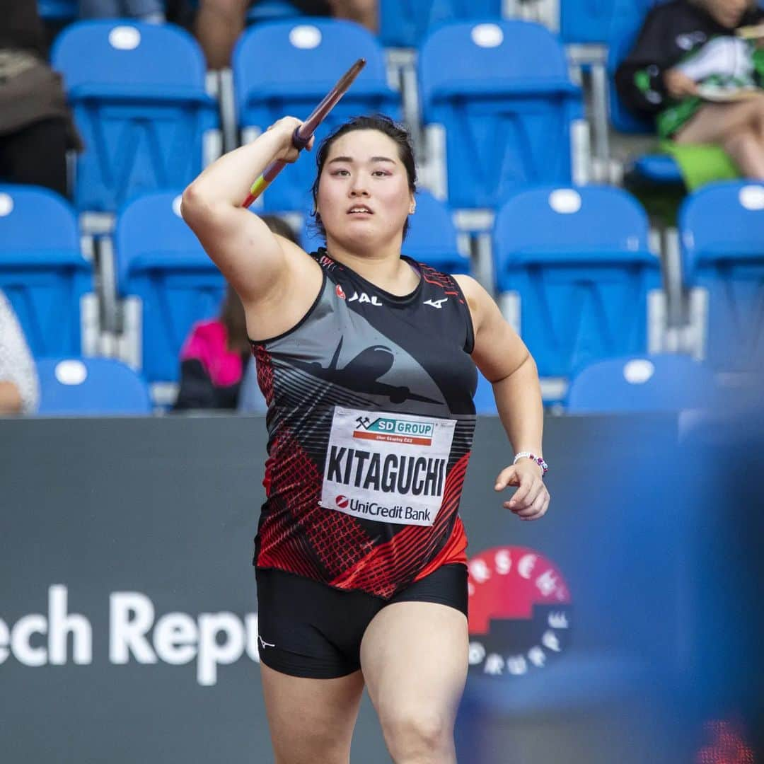 北口榛花のインスタグラム：「Japanese javelin thrower @giantbaby_paru won @zlatatretra with a performance of 63.72 🔥  📸 Anna Špundová」