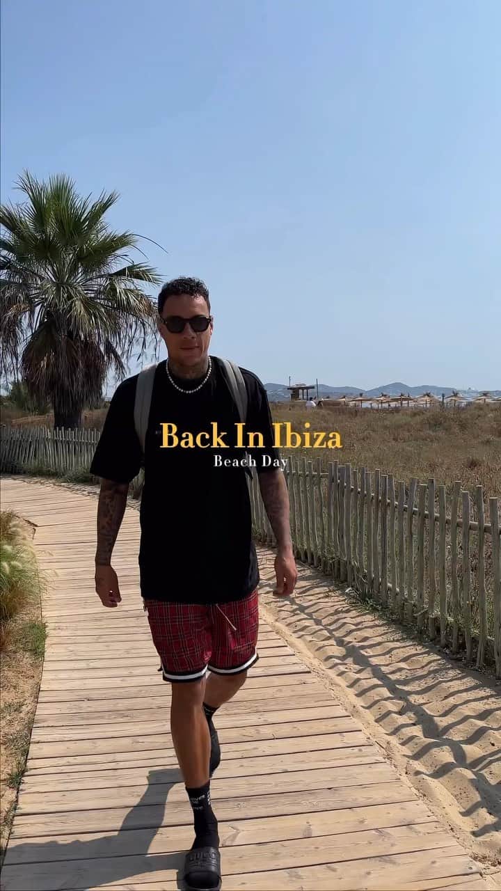 グレゴリー・ファン・デル・ヴィールのインスタグラム：「Love to go to Ibiza in the Summer, a place where i’ve been going for a lot of years now. There are always good vibes on the Island. A good way to recharge and get out of the daily life 🏝️」