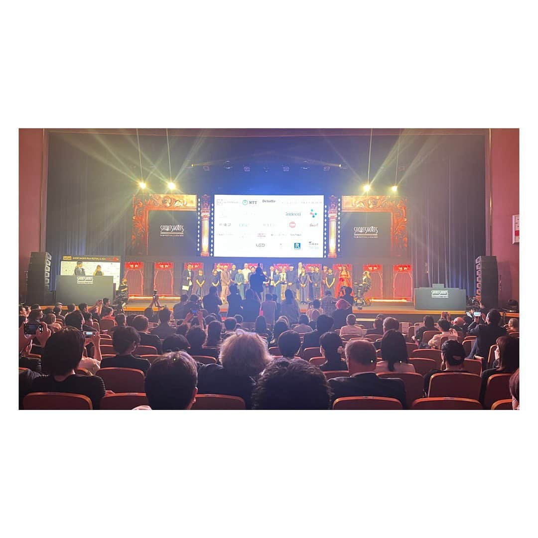 塩谷瞬さんのインスタグラム写真 - (塩谷瞬Instagram)「short short film festival &Asia2023 🎞️  今年も受賞式に参加してきました✨  やっと世界から沢山のartistが集まって嬉しい！  別所哲也さんリリコさん映画祭teamの皆様 25周年おめでとうございます！✨  映画は人生に彩りを与える。  https://www.shortshorts.org/  #shortfilmfestival #shunshioya #塩谷瞬」6月28日 2時57分 - shunshioya_official