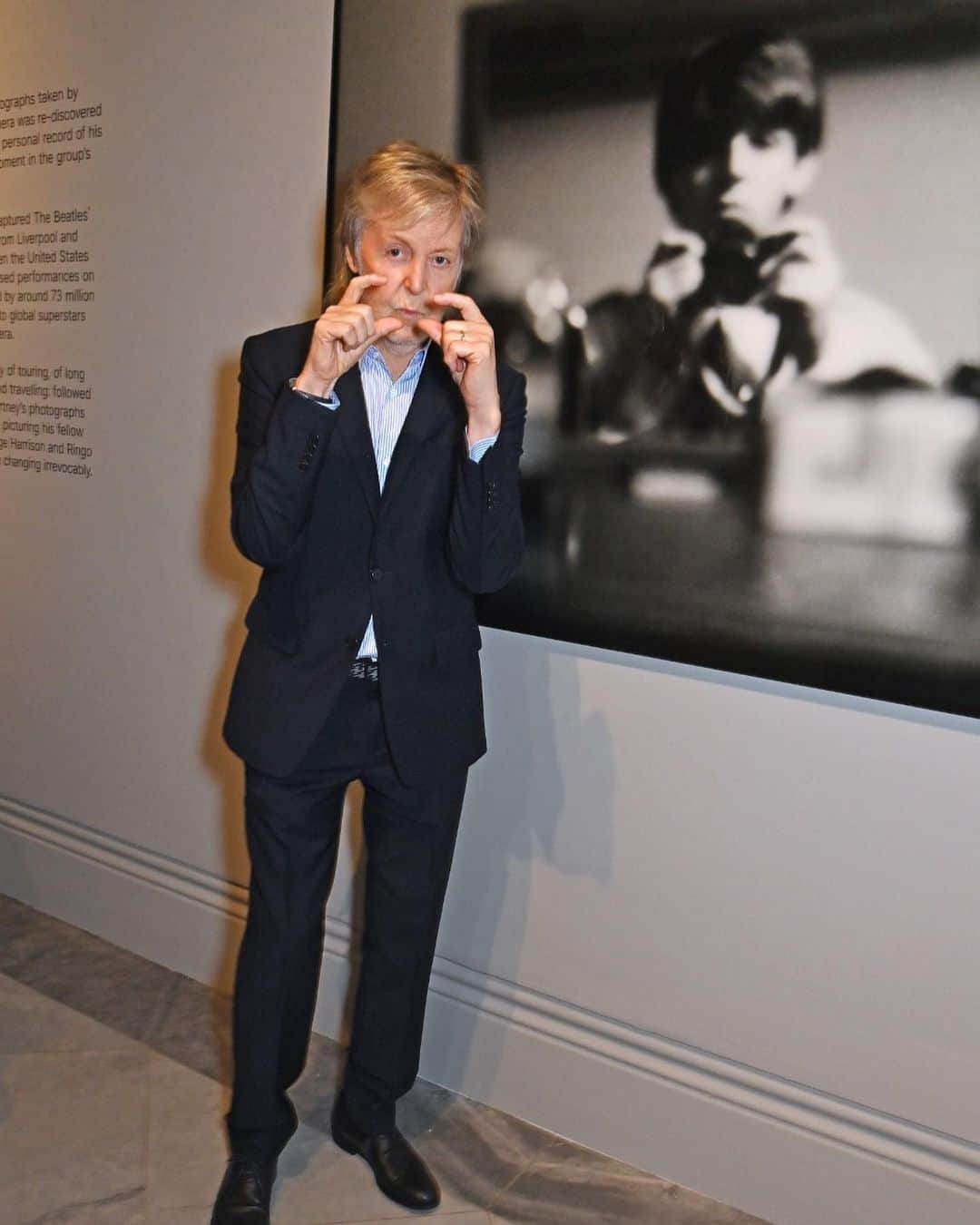 ポール・マッカートニーさんのインスタグラム写真 - (ポール・マッカートニーInstagram)「Last night, Paul hosted family and friends at the @nationalportraitgallery in London to celebrate the opening of his new exhibition 'Paul McCartney Photographs 1963-64: Eyes of the Storm' 📷  The exhibition opens to the public tomorrow and runs until 1 October, 2023. Find out more and get tickets via the link in bio. #EyesOfTheStorm」6月28日 2時58分 - paulmccartney