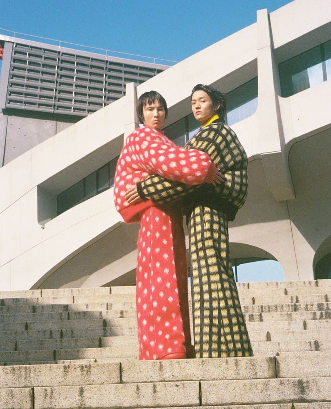 i-Dさんのインスタグラム写真 - (i-DInstagram)「The collection @marni Creative Director Francesco Risso (@asliceofbambi) showed in Tokyo seemed to signal a kind of reset, chiming with a wider call in the fashion world for less gimmick, more substance.⁣⁠ ⁣⁠ “I think we are overloaded by information and wanting to influence people to be a bit more contained or bring some clarity,” Francesco reflects a couple of months later. “I think we miss clarity in the world right now: everything feels so scattered and so chopped up.”⁣⁠ ⁣⁠ Hit the link in bio to read the full story taken from our Summer issue, where Risso discusses building community through delivering substance and clarity in an era of information overload.⁣⁠ ⁣⁠ [The Summer! Issue, no. 372, Summer 2023]⁣⁠ .⁣⁠ .⁣⁠ .⁣⁠ Text @osman_ahmed_⁣⁠ Photography @fumikoimano⁣⁠ Fashion director @mr_carlos_nazario⁣⁠ Hair @hollismithhead at Art Partner⁣⁠ Make-up @yad1m at Art Partner⁣⁠ Casting @midlandagency and @bt77 (HYPE)⁣⁠ Models Fumiya Imabashi, Seidai Fujii, Jeff Zotorvi and @shunsuke.sano at Exiles, @kainewman1 at The Society, @saki_nakashima and @mona_kawasaki25 at Tomorrow Tokyo, @sereeeenam at Box Corporation, Hayato Kurihara at Stanford, @ninautashiro at Far East, @_saunders10 at Premier, @_hahn1010 at Wizard, @nodokausami at Unknown, @3fron at Midland, @palomija at IMG, Giorgio Galgano at Persona, Elina Zhuravleva at Magma Tokyo, @bitterchocolateboy, Riku Furuta, Kadeem Spencer and Isami Nasu⁣⁠ All clothing and accessories #MARNI AW23」6月28日 3時05分 - i_d