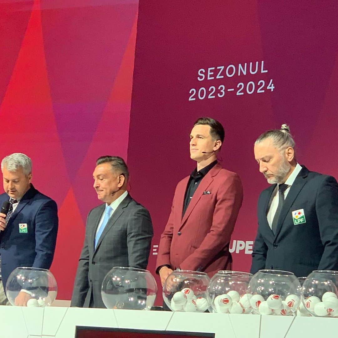 フローリン・ガルドシュのインスタグラム：「Superliga 2023-2024 🙌🏻」