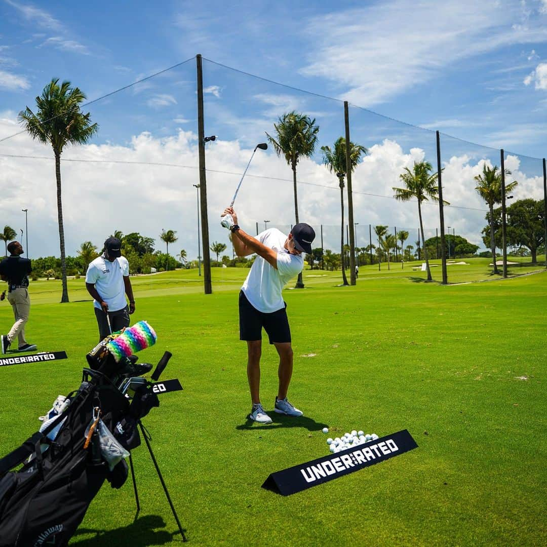 セス・カリーさんのインスタグラム写真 - (セス・カリーInstagram)「Pulled up to year 2 of @underratedgolf  We are building something special and @theparkwestpalm was the perfect place for week 1. The kids inspired me to pull out the clubs and swing a few.」6月28日 3時15分 - sdotcurry