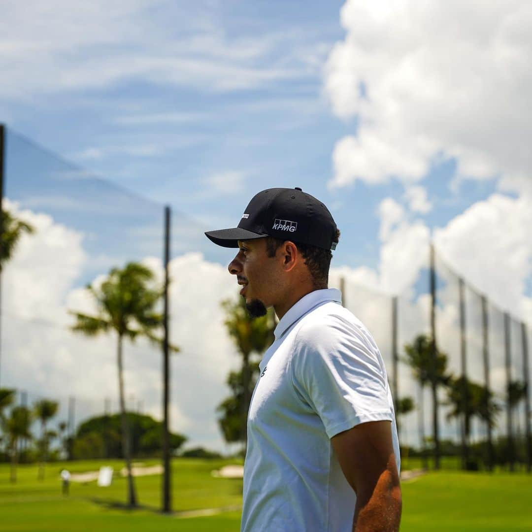 セス・カリーさんのインスタグラム写真 - (セス・カリーInstagram)「Pulled up to year 2 of @underratedgolf  We are building something special and @theparkwestpalm was the perfect place for week 1. The kids inspired me to pull out the clubs and swing a few.」6月28日 3時15分 - sdotcurry