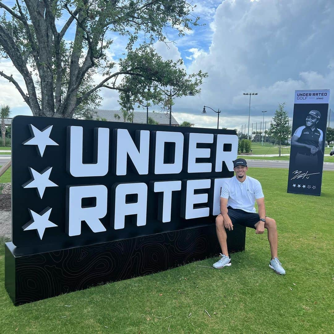 セス・カリーのインスタグラム：「Pulled up to year 2 of @underratedgolf  We are building something special and @theparkwestpalm was the perfect place for week 1. The kids inspired me to pull out the clubs and swing a few.」