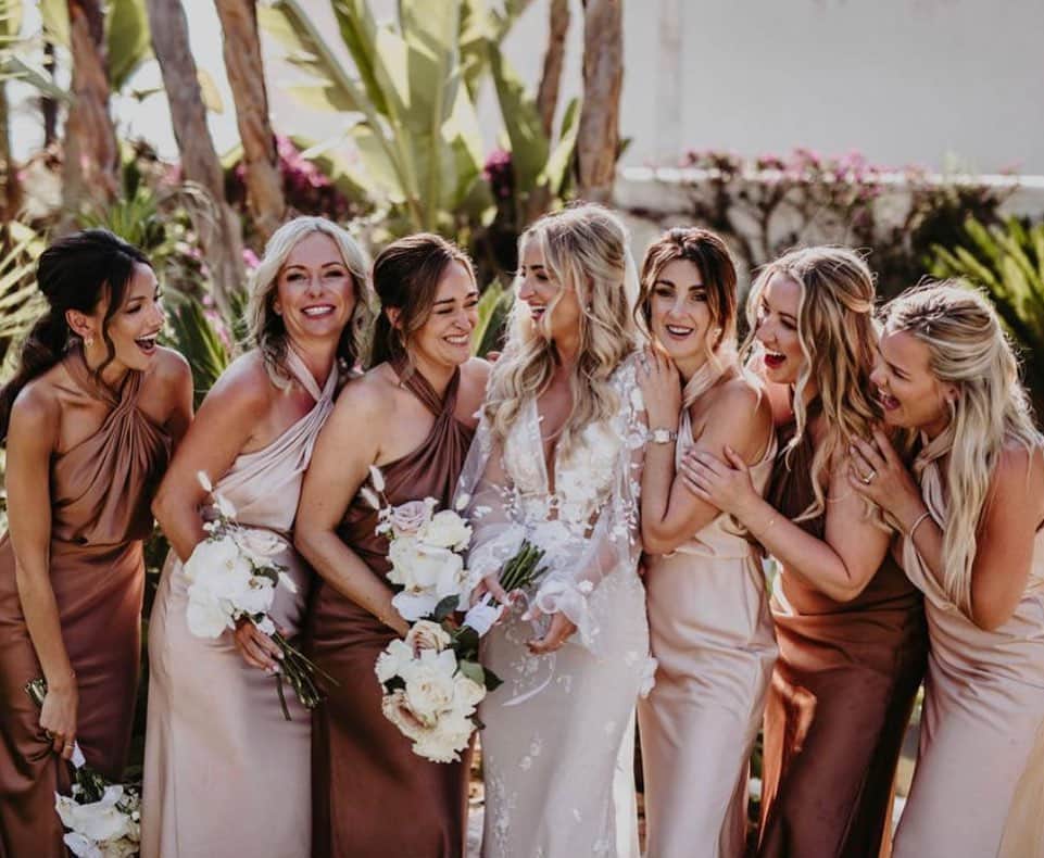 のインスタグラム：「The most perfect day for the most perfect couple. Love you both. ✨🤍💒Congratulations Mr & Mrs Dodds. ♥️ xxx」