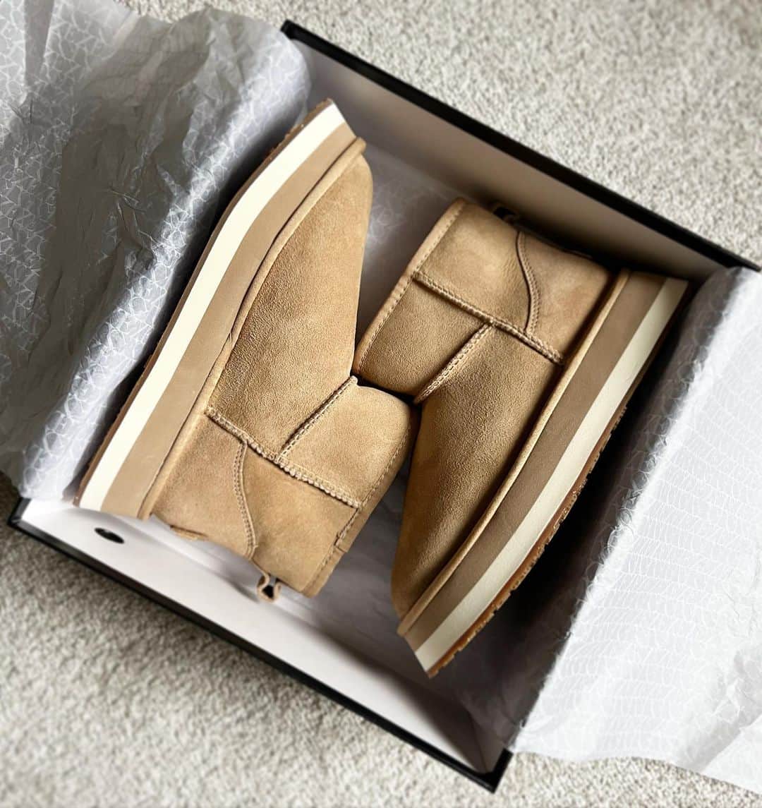 オーストラリアラックスコレクティブのインスタグラム：「✨ These dreamy platfoam boots are perfect for those chilly summer evenings 💛   Find these and more on our website!」