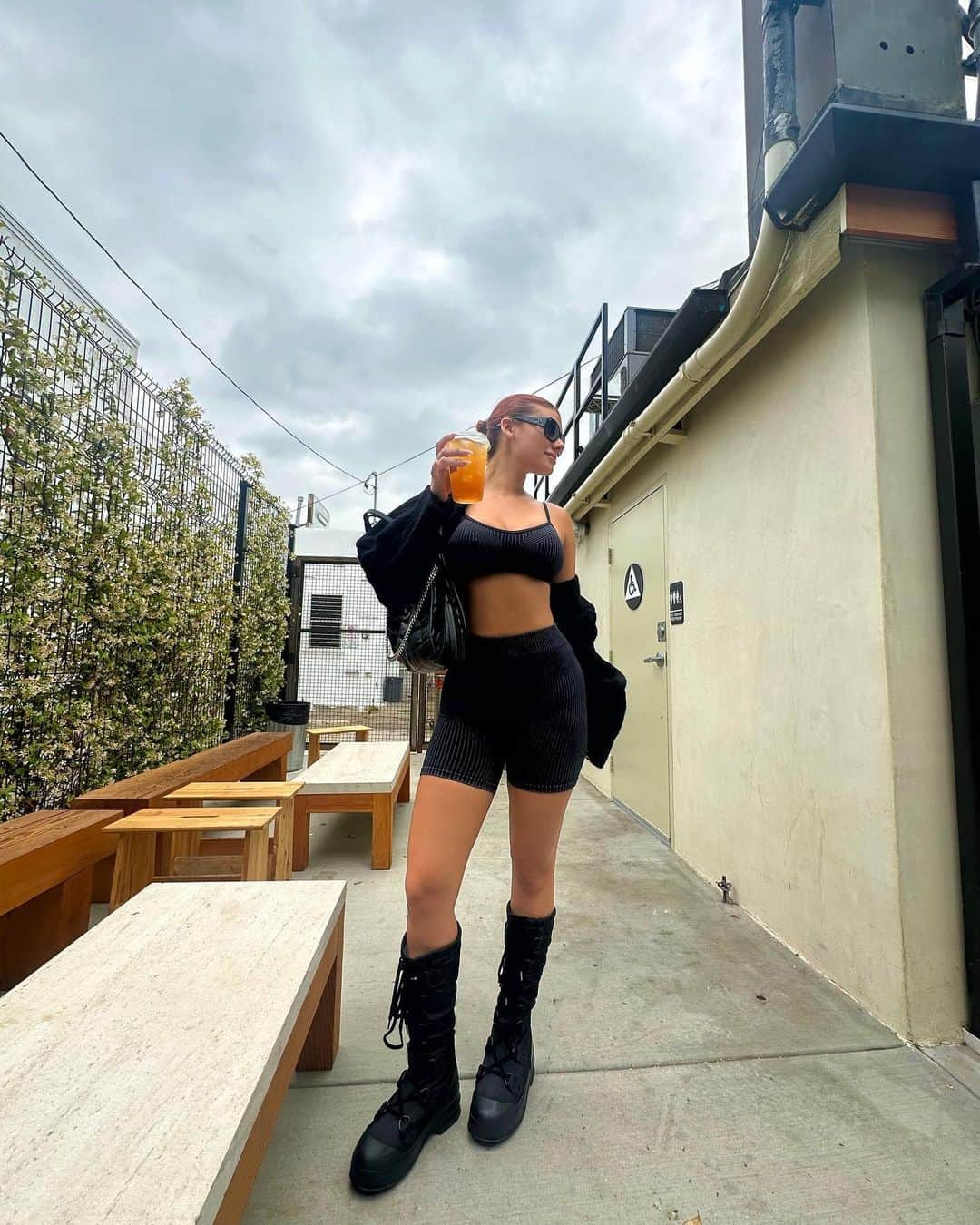 ケルシーのインスタグラム：「suga honey iced tea  @FashionNova」