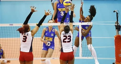 フェルナンダ・ロドリゲスさんのインスタグラム写真 - (フェルナンダ・ロドリゲスInstagram)「Dia nacional do voleibol 🏐  Esporte que me ensinou muito, me trouxe pessoas maravilhosas, me permitiu viver grandes aprendizados, muitas experiências incríveis e me deu tantas alegrias…. Obrigada voleibol 🧡」6月28日 4時14分 - fegaray