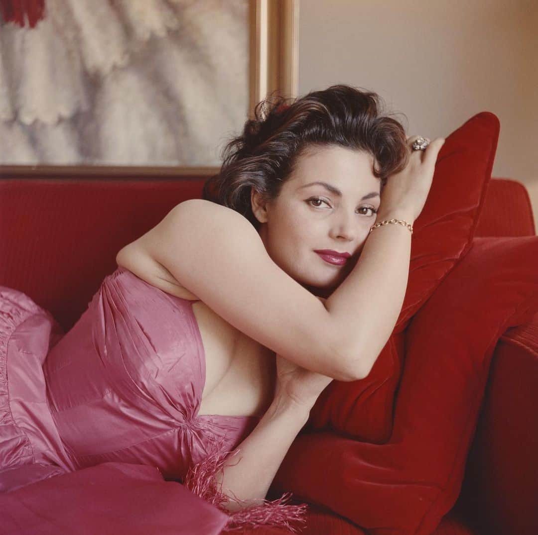 のインスタグラム：「Carmen Sevilla ha fallecido hoy en Madrid a los 92 años de edad. Cantante, actriz de éxito y estrella catódica para varias generaciones, la artista se granjeó el cariño de todos gracias a su carisma y a su infinita naturalidad. Hasta siempre, Carmen 💔 ▪️Fotografía: Getty Images」