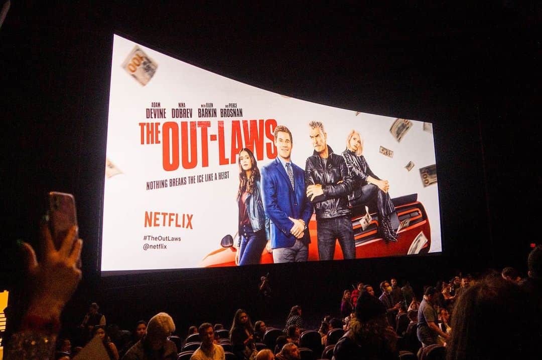 ショーン・ホワイトさんのインスタグラム写真 - (ショーン・ホワイトInstagram)「Crazy night for the @netflix #TheOutLaws movie premiere!!! I’m still laughing my ass off😂!! 📷 @atibaphoto」6月28日 4時38分 - shaunwhite