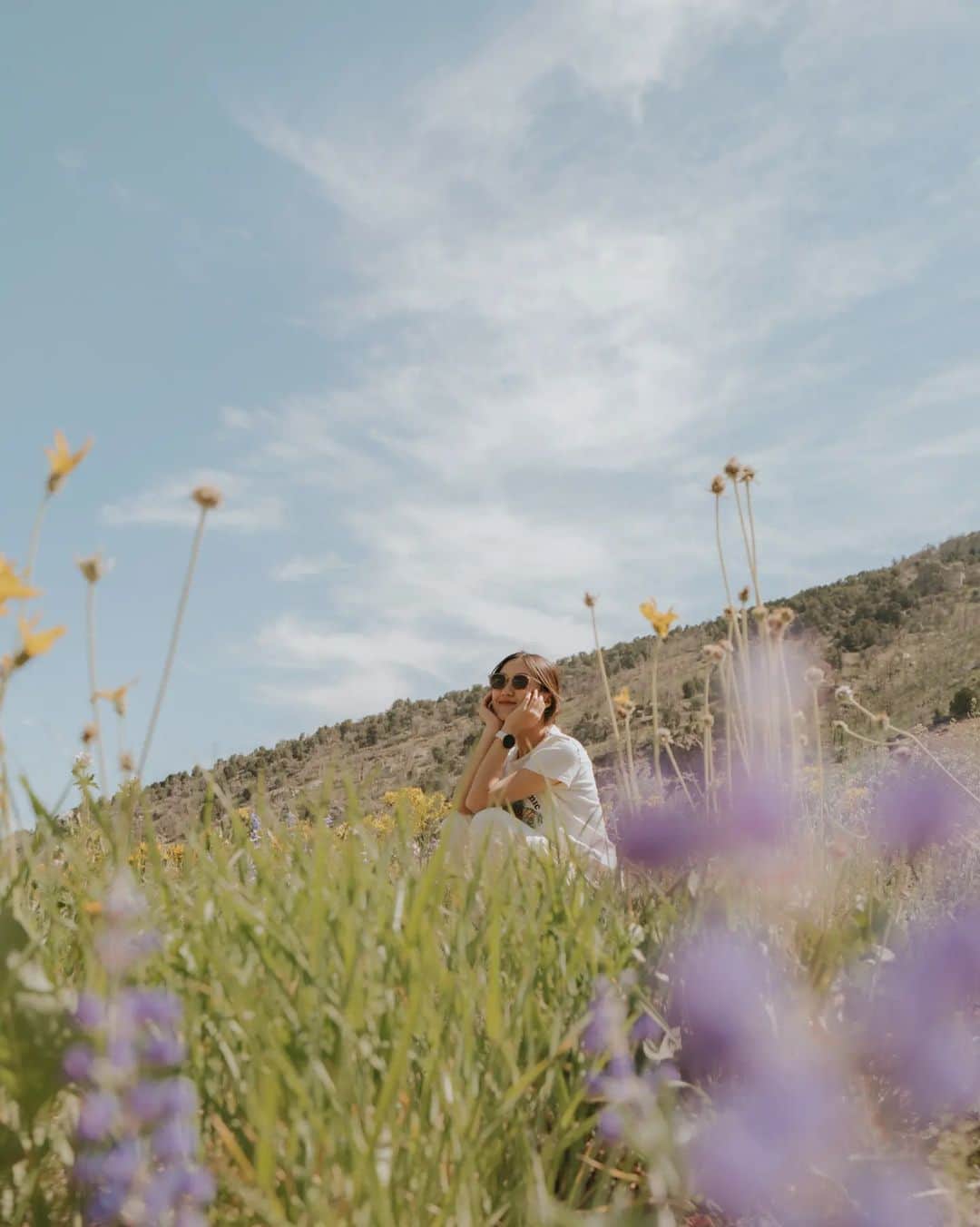W E Y L I Eのインスタグラム：「Will stop for wildflowers 🌷🌻🌸」