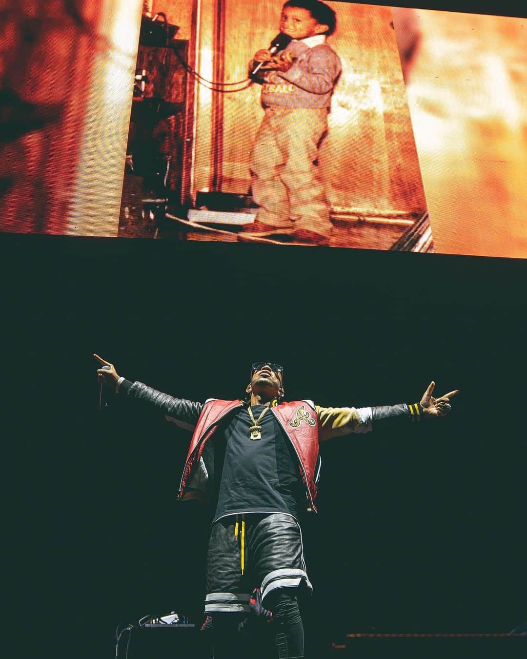 リュダクリスのインスタグラム：「This Is What It Looks Like When My CRAZY DREAMS Come To REALITY 🔥 I WAS BORN FOR THIS SHIT 🎤」