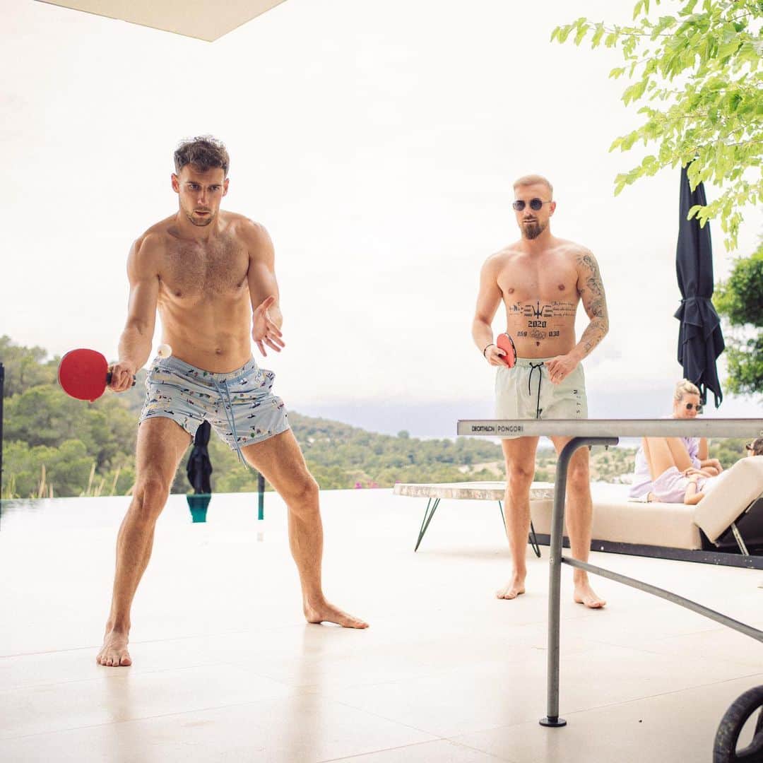 レオン・ゴレツカのインスタグラム：「Sieg ! Oder ? 🏓🥴🤫 - 📸 @marcofischerstudio」
