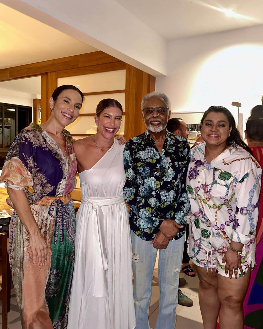 Preta Gilのインスタグラム：「Ontem foi dia de celebrar os 81 anos do meu amado pai @gilbertogil e os 33 anos do meu sobrinho @joaogil!!!  Que energia boa estar de volta a minha Salvador ao lado de pessoas que amo tanto!!!  #Gil81 #João33」