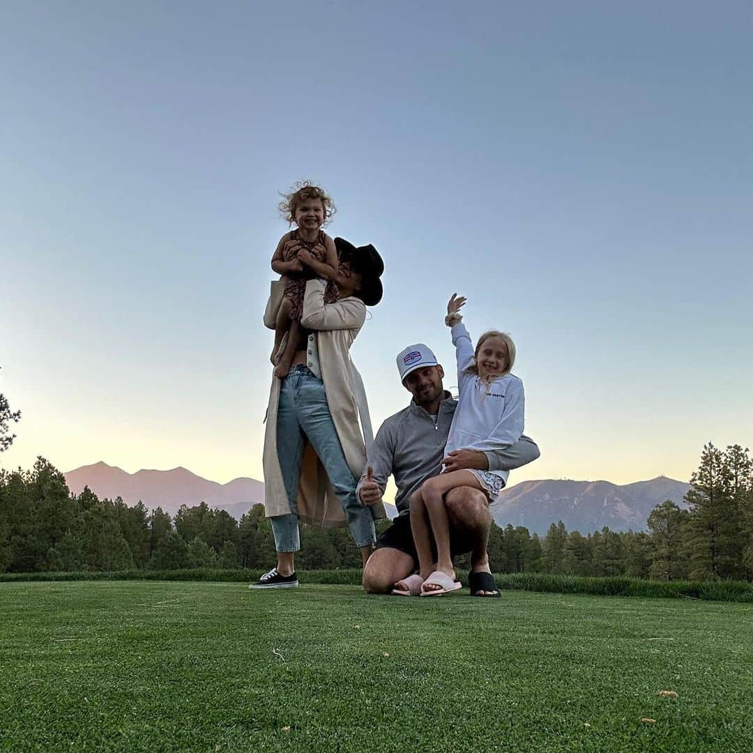 ジェシカ・ゾアさんのインスタグラム写真 - (ジェシカ・ゾアInstagram)「We were taking an afternoon cruise … stoping and looking for random flowers, setting the 10 second timer on the phone to take photos, guessing what animal  would live by certain trees, played duck duck goose… just the 4 of us in nature:) and I gotta tell you… nothing is better than that with people you love. Making up silly things and laughing - find people you can do random easy stuff with that will leave memories in your heart forever.  We then went home and Brad beat us in twister and I’m still not over it…Okay bye」6月28日 4時45分 - jessicaszohr