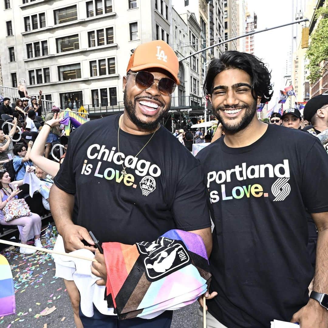 NBAさんのインスタグラム写真 - (NBAInstagram)「This weekend, our entire @nba @wnba @nbagleague & @nba2kleague family celebrated #NYCPride2023 🏀🏳️‍🌈」6月28日 4時50分 - nba