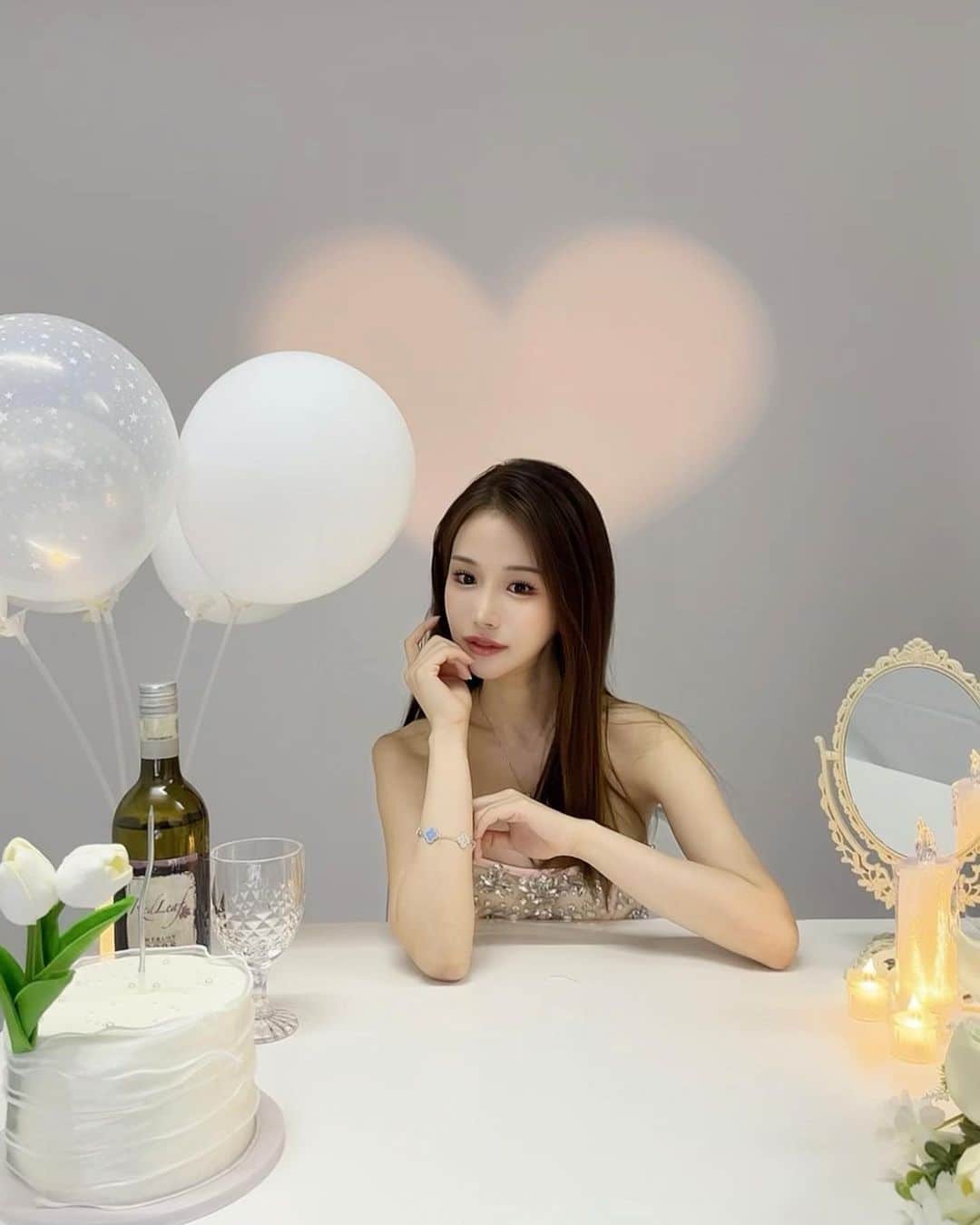 嬉野ゆみのインスタグラム：「撮影in🇲🇾🇨🇳ヘアメつき！9000円🥰」