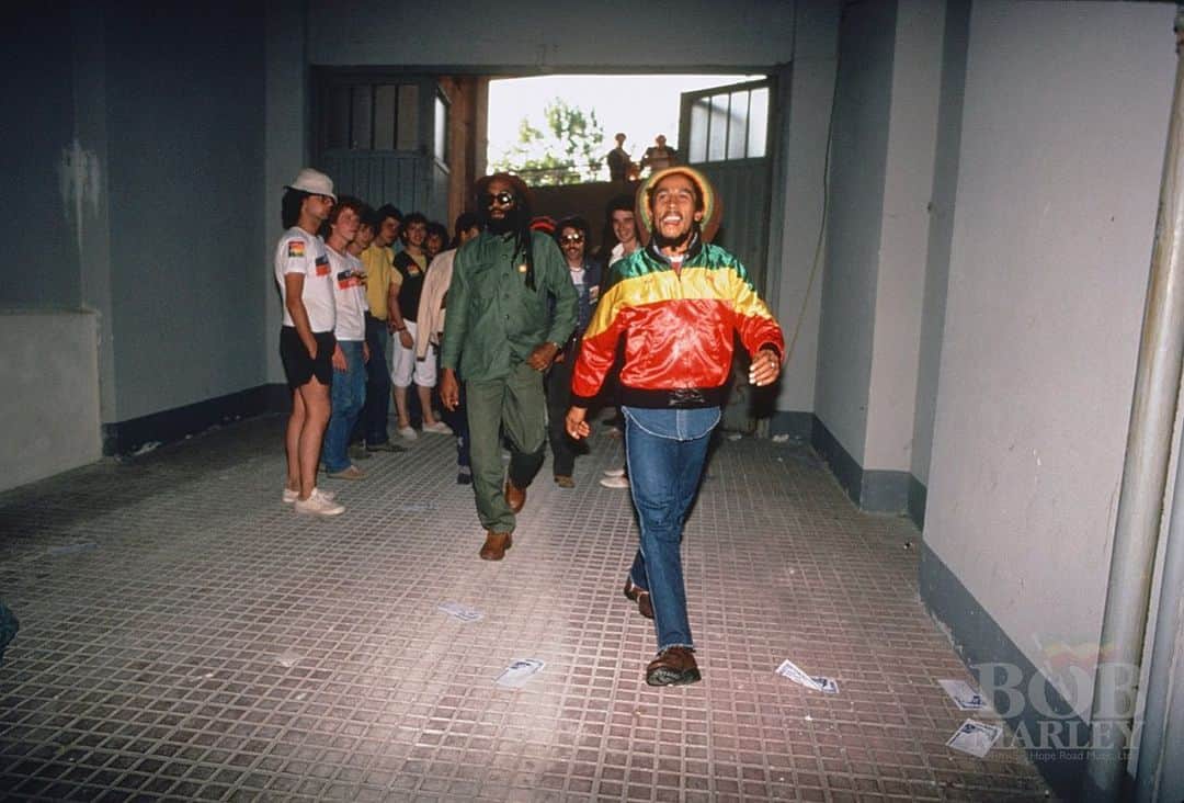 ボブ・マーリーさんのインスタグラム写真 - (ボブ・マーリーInstagram)「Today in 1980, Bob Marley played Italy’s largest concert ever, with an estimated 110,000 people in attendance at Milan’s Stadio San Siro on June 27th during the Uprising Tour! #todayinbobslife #bobmarley  📷 by #LynnGoldsmith ©️ Fifty-Six Hope Road Music Ltd.」6月28日 4時52分 - bobmarley