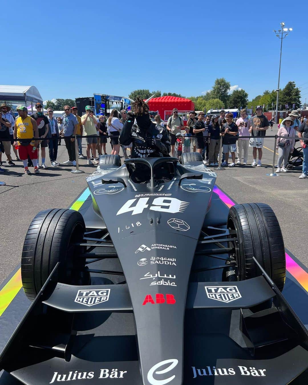 ジェイデン・スミスさんのインスタグラム写真 - (ジェイデン・スミスInstagram)「Electric Cars Are The Future, @fiaformulae Is At The Forefront Of Pushing That Technology Even Further And Making It Easier For The Car Companies Of The World To Make Even Better, Faster Electric Cars With More Efficient Batteries, Better Energy Usage, And Faster Charging With Stronger Light Structures. They Are Doing Soo Much For Electric Cars And It’s So Fun Lol. I’m So Happy To Be Apart Of The Family And To Design The Wrap On The Gen 3, It Was A Dream Come True.」6月28日 5時26分 - c.syresmith