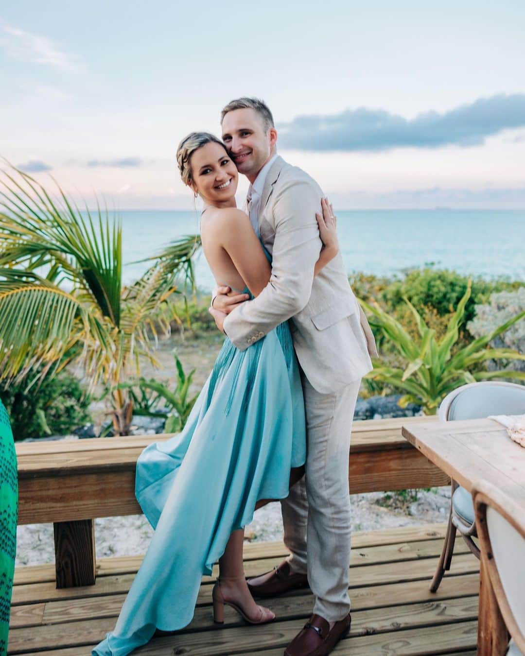 サシャ・カリスのインスタグラム：「Had the most wonderful time celebrating Mr. & Mrs. Graff🤍 Highly recommend getting married in paradise 🤩🏝  Photos by the amazing @gabylrguez @bahamasphotographer #bahamasphotographer」
