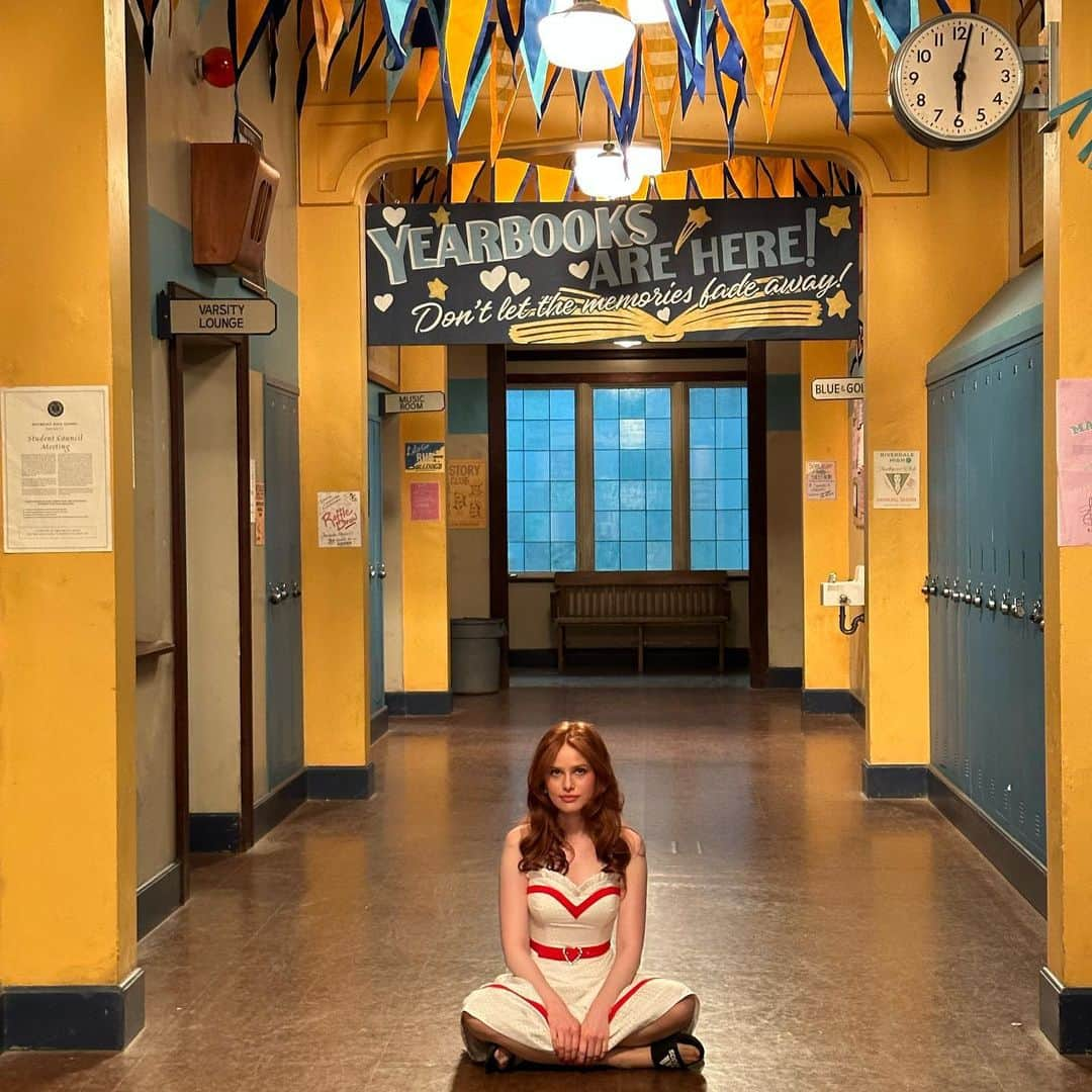 マデライン・ペッチのインスタグラム：「i walked down this hallway for the last time yesterday. i have so much to say and so many feelings but i can’t see my phone through my tears so right now i’ll just say thank you and goodbye Riverdale 💘」