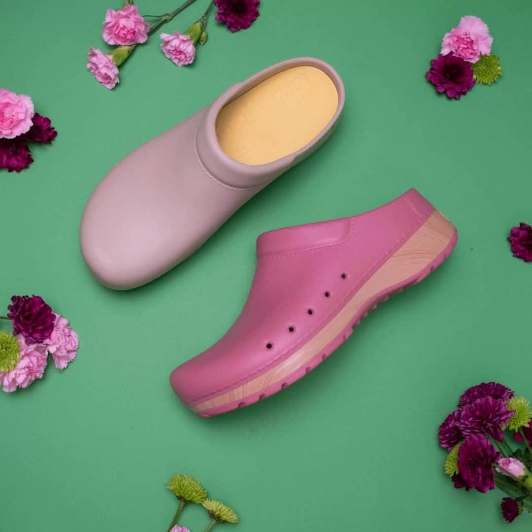 ダンスコのインスタグラム：「Two of our newest Kane colors!  Are you choosing Rose 🌹 or Sand 🏖️ ?? Shop Kane clogs, link in bio. #danskofootwear #comfort #summerstyle #fashion #ootd #beautiful #happy #cute #travel #smile #joy #life  #style #instadaily #friends #family #fun #instagood #gowhereyourehappiest」