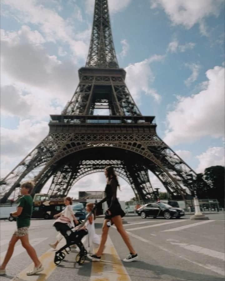Amber Fillerup Clarkのインスタグラム：「Some magical moments from Paris ✨」