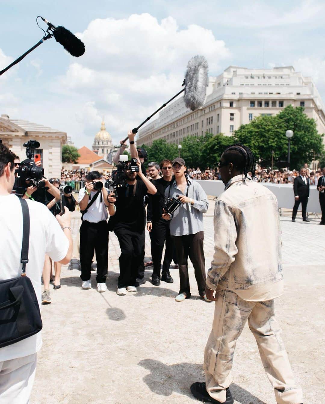 カレブ・マクラフリンさんのインスタグラム写真 - (カレブ・マクラフリンInstagram)「Fashion week with Dior was innovative 🤍 #DiorSummer24」6月28日 6時37分 - therealcalebmclaughlin