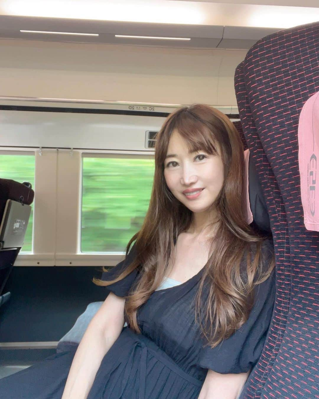 渋谷恭子さんのインスタグラム写真 - (渋谷恭子Instagram)「#特急あずさ 車内🚄  来月も何日間か山梨滞在するよ😊✨  #特急 #特急列車 #あずさ #ワンピース #ワンピ #アラフィフ #アラフィフ女子 #アラフィフライフ #山梨 #山梨観光 #山梨旅行 #山梨県」6月28日 6時44分 - kyoko.86